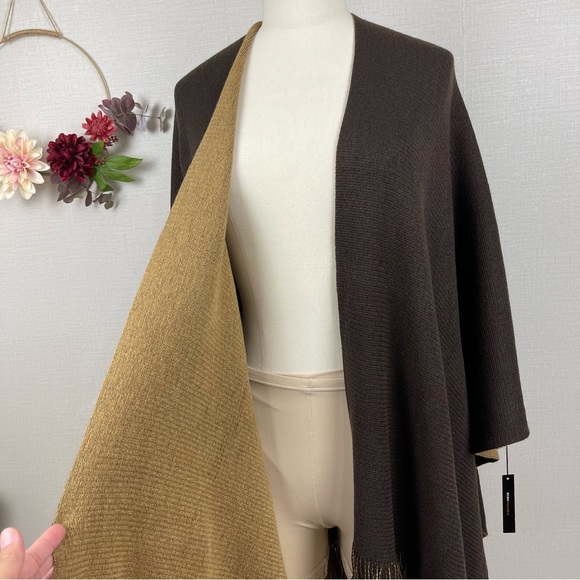 NWT BcbgMaxAzria Two Tone Cape Fringe Hem One Size - Picture 7 of 12